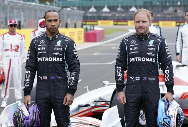 Valtteri Bottas - Lewis Hamilton (foto Lapresse) Valtteri Bottas - Lewis Hamilton (foto Lapresse)