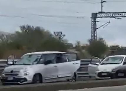 Grandine a Fidenza in A1, parabrezza macchine distrutti. VIDEO