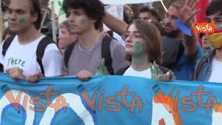 G20, una marea di giovani invade Roma per il corteo contro l'inquinamento