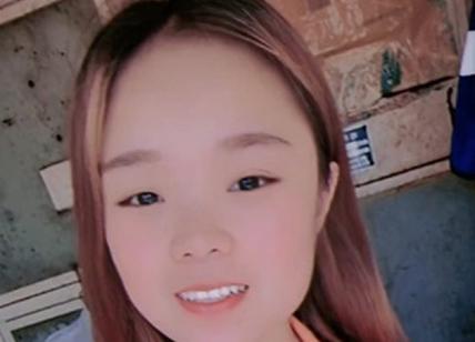 Cina, la star social Xiao Qiumei cade da una gru mentre fa video per Tik Tok