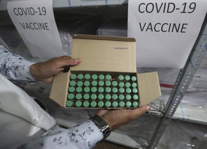 Covid, l’India ha finito le bombole di ossigeno