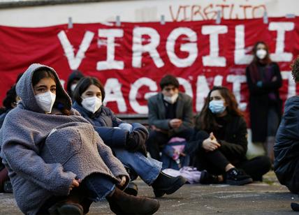 Riapertura scuole: studenti hanno inscenato delle proteste per sottolineare la mancanza di interventi organizzativi e strutturali