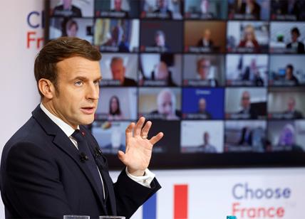 Parigi, Macron durante la sessione di apertura della riunione in videoconferen