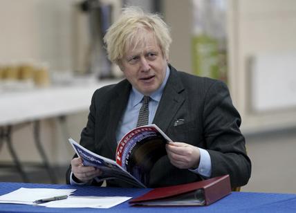 Boris Johnson indagato per presunte vacanze gratis ai Caraibi
