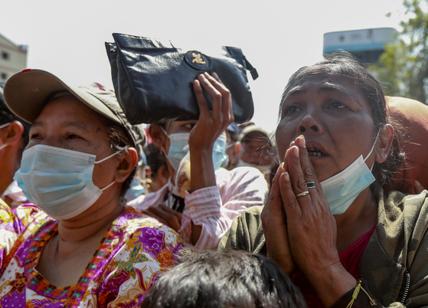 Myanmar, morta la ragazza ferita dalla polizia durante le proteste anti golpe
