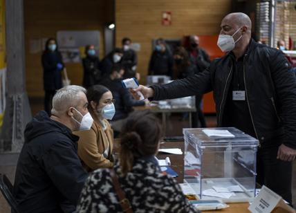 Elezioni Catalogna, maggioranza assoluta agli indipendentisti. Sanchez trema