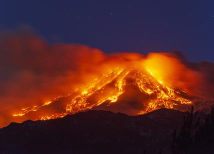 Etna, nuova eruzione: getti di lava fino a 300 metri. VIDEO