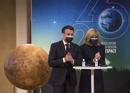 Emmanuel e Brigitte Macron assistitono allo sbarco su Marte del rover "Perseverance"