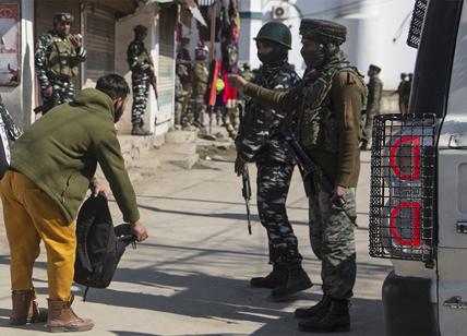 Scontri a fuoco in tutto il Kashmir controllato dagli indiani