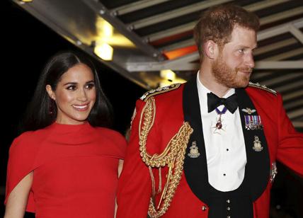 Buckingham Palace, casi a confronto: Harry e Meghan Markle vs principe Andrea