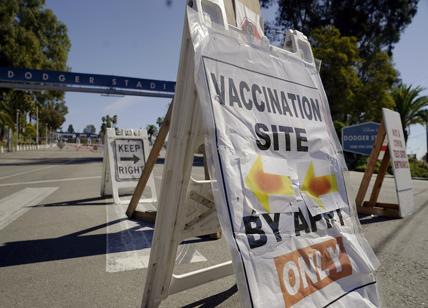 Usa, corre la campagna vaccinale ma aumentano i contagi