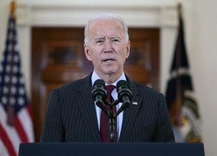 Joe e Jill Biden onorano le vittime del covid: Stati Uniti superano i 500 mila morti