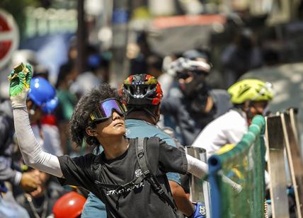 Myanmar, altri dodici morti. Ma continuano gli scontri