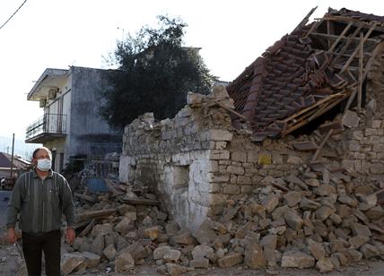 I danni dopo la forte scossa di terremoto in Grecia