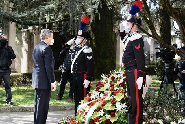 Draghi sana la ferita di Conte che visitò Bergamo di notte