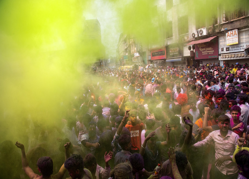 Holi Festival, la festa dei colori in India (fonte Lapresse )