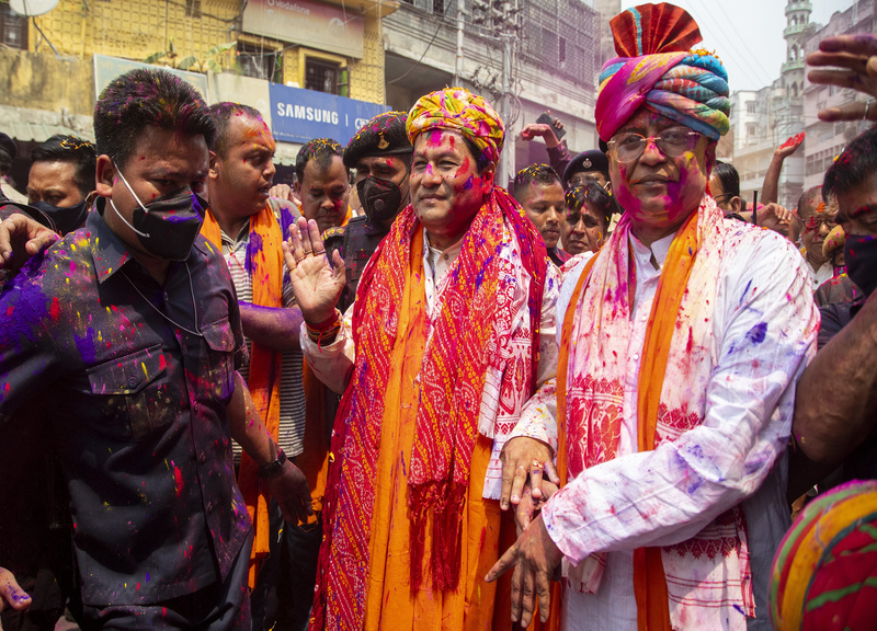 Holi Festival, la festa dei colori in India (fonte Lapresse )