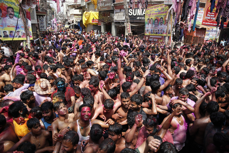 Holi Festival, la festa dei colori in India (fonte Lapresse )