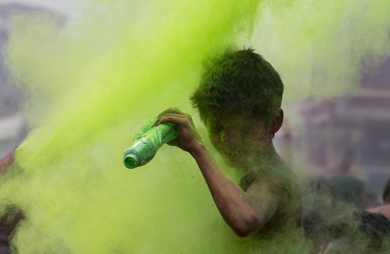 Holi Festival, la festa dei colori in India (fonte Lapresse )