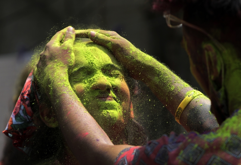 Holi Festival, la festa dei colori in India (fonte Lapresse )