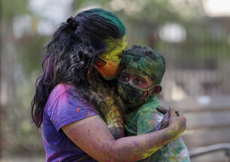Holi Festival, la festa dei colori in India (fonte Lapresse )