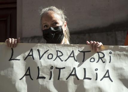 Alitalia, corsa disperata anti-fermo. Giorgetti fra Bruxelles e i sindacati