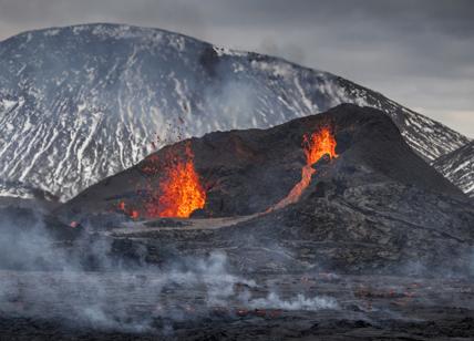 Eruzione del vulcano Fagradalsfjall sulla penisola islandese di Reykjanes