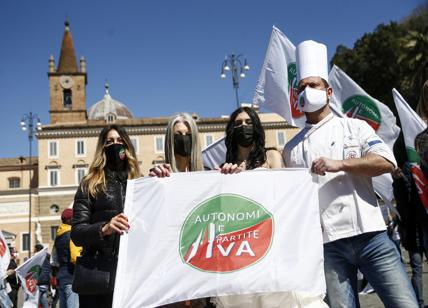 Roma, manifestazione delle Partite Iva e dei lavoratori autonomi in piazza del Popolo
