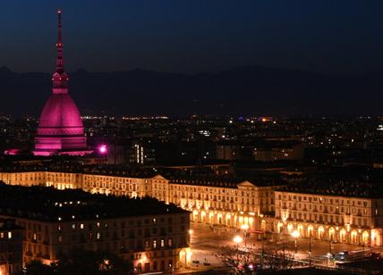 La Mole Antonelliana illuminata di rosa per l'edizione 104 del Giro D'Italia