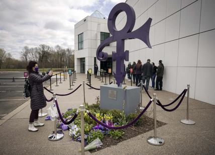 Prince, cinque anni senza l'artista: il ricordo dei fan