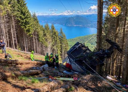 Strage Stresa, "Ho visto il bambino scivolare giù. Cercavo di tenerlo fermo"