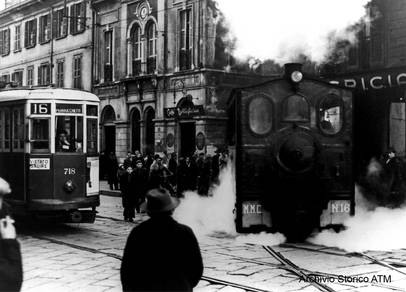 1957 ultima corsa del tram a vapore Gamba de legn in coso Vercelli (Archivio storico ATM)