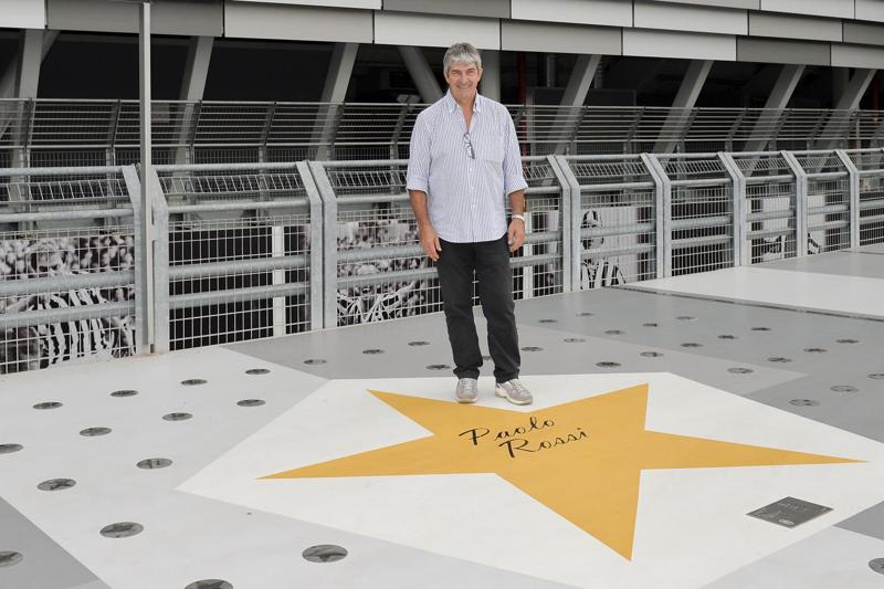 Nel 2012 pubblica un altro libro: “1982. Il mio mitico mondiale”, ancora scritto con la mogle Federica Cappelletti. Qui lo vediamo in una foto dello stesso anno, durante una visita al museo della Juventus Nel 2012 pubblica un altro libro: “1982. Il mio mitico mondiale”, ancora scritto con la mogle Federica Cappelletti. Qui lo vediamo in una foto dello stesso anno, durante una visita al museo della Juventus