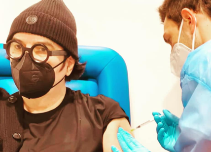 Renato Zero si vaccina e posta su facebook: "Viva la vita"