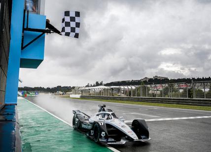 FE, ePrix Valencia, la Mercedes De Vries vince a sorpresa