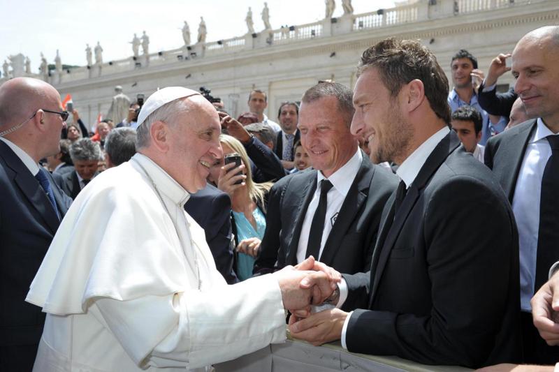 2013: l'incontro con Papa Francesco, grande appassionato di calcio 2013: l'incontro con Papa Francesco, grande appassionato di calcio