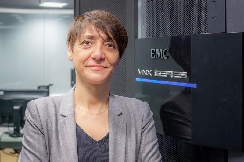 Irene Gesmundo - responsabile business intelligence settore IT di Atm Da trentacinque anni in Atm, è stata una delle prime programmatrici assunte in Azienda. “Ho iniziato nel centro elaborazione dati di Atm, quando ancora non c’erano i pc ma i videoterminali. Poi a breve sono arrivati i primi personal computer, gli M24 dell’Olivetti”. L’elaborazione e l’analisi dei dati è quindi diventata il lavoro che l’ha seguita per tutta la vita professionale. “Prima con i database, poi SAP con la contabilità e il controllo di gestione. Per arrivare infine all’analisi dei fenomeni di interesse aziendali, come ad esempio quelli relativi ai passeggeri trasportati, oppure alla manutenzione dei veicoli, per costruire modelli di analisi ed elaborare i relativi report di monitoraggio”. Irene Gesmundo - responsabile business intelligence settore IT di Atm Da trentacinque anni in Atm, è stata una delle prime programmatrici assunte in Azienda. “Ho iniziato nel centro elaborazione dati di Atm, quando ancora non c’erano i pc ma i videoterminali. Poi a breve sono arrivati i primi personal computer, gli M24 dell’Olivetti”. L’elaborazione e l’analisi dei dati è quindi diventata il lavoro che l’ha seguita per tutta la vita professionale. “Prima con i database, poi SAP con la contabilità e il controllo di gestione. Per arrivare infine all’analisi dei fenomeni di interesse aziendali, come ad esempio quelli relativi ai passeggeri trasportati, oppure alla manutenzione dei veicoli, per costruire modelli di analisi ed elaborare i relativi report di monitoraggio”.