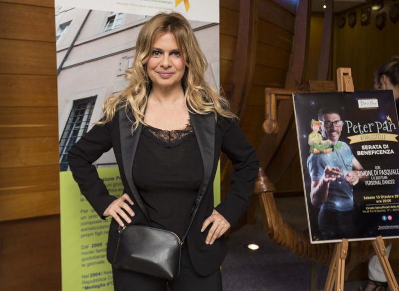 Debora Caprioglio è passata dal ruolo da protagonista in "Paprika", diretto da Tinto Brass nel 1991, all'impegno politico con l’Alleanza di Centro Debora Caprioglio è passata dal ruolo da protagonista in "Paprika", diretto da Tinto Brass nel 1991, all'impegno politico con l’Alleanza di Centro