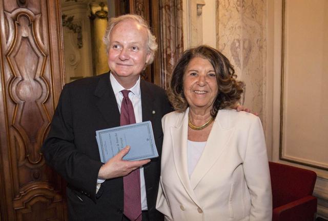 Stefano Lucchini (nella foto con Paola Severino) è il vincitore della prima edizione del Premio Ferpi per la Comunicazione e le Relazioni Pubbliche Stefano Lucchini (nella foto con Paola Severino) è il vincitore della prima edizione del Premio Ferpi per la Comunicazione e le Relazioni Pubbliche