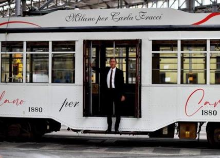 Circola per Milano il tram dedicato a Carla Fracci