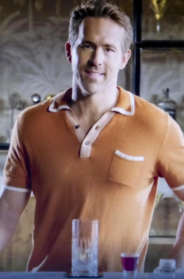 Ryan Reynolds prepara un cocktail che ha chiamato  'The Vasectomy'  