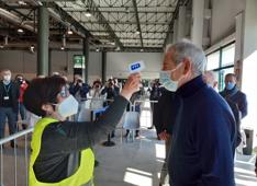 Forza Italia favorevole al passaporto vaccinale. La rinuncia di Bertolaso