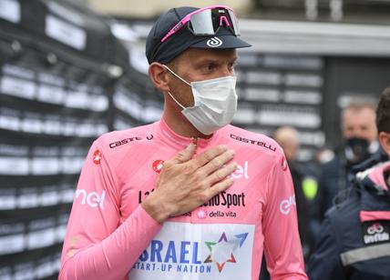 Giro d'Italia 2021, De Marchi maglia rosa e lacrime: "Corro per Regeni"