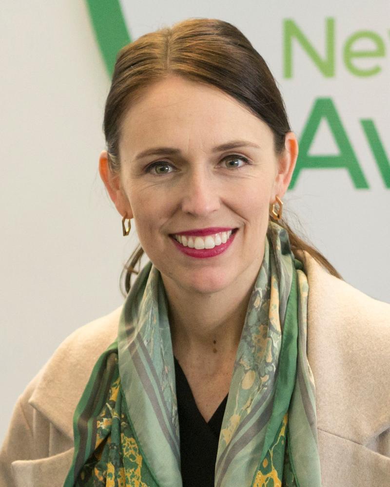 Jacinda Ardern, esponente del Partito Laburista, a soli 37 anni è stata eletta come Premier della Nuova Zelanda. Poco dopo ha dovuto gestire la crisi della strage di Christchurch, impegno che le ha conferito una grande notorietà internazionale, corroborata anche dal suo impegno per la tutela dell'ambiente e la lotta alle discriminazioni (foto: Wikipedia) Jacinda Ardern, esponente del Partito Laburista, a soli 37 anni è stata eletta come Premier della Nuova Zelanda. Poco dopo ha dovuto gestire la crisi della strage di Christchurch, impegno che le ha conferito una grande notorietà internazionale, corroborata anche dal suo impegno per la tutela dell'ambiente e la lotta alle discriminazioni (foto: Wikipedia)