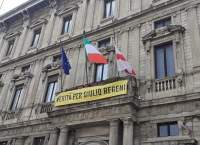 Bandiera civica a mezz'asta