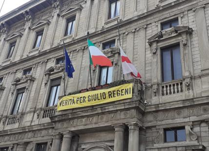 Milano, bandiera a mezz'asta per Attanasio e Iacovacci