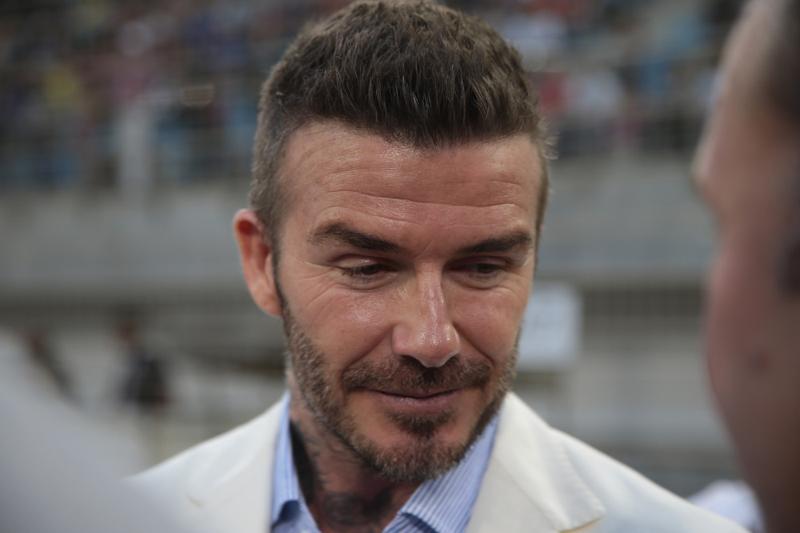 DAVID BECKHAM – Accusato da molti di essere più divo che vero calciatore, l'ex centrocampista di Manchester United e Milan è stato imitato da moltissimi, anche nella scelta della barba incolta DAVID BECKHAM – Accusato da molti di essere più divo che vero calciatore, l'ex centrocampista di Manchester United e Milan è stato imitato da moltissimi, anche nella scelta della barba incolta