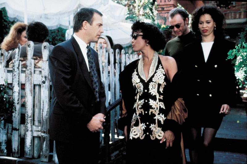 Gary Kemp nel film "The Bodyguard", con Kevin Costner e Whitney Houston Gary Kemp nel film "The Bodyguard", con Kevin Costner e Whitney Houston