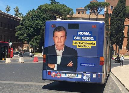 Carlo Calenda si dimette dal consiglio comunale di Roma e FDI lo attacca