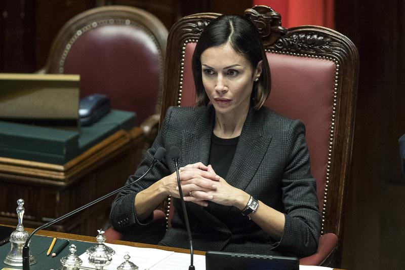 Al suo esordio in politica, Mara Carfagna ha dovuto fare i conti con lo scetticismo derivante dal suo passato da showgirl. Soprattutto nel periodo trascorso come Vicepresidente della Camera, tra il 2018 e il 2021, è riuscita a farsi apprezzare trasversalmente dai vari partiti. Dallo scorso 13 febbraio è ministra per il Sud nel Governo Draghi Al suo esordio in politica, Mara Carfagna ha dovuto fare i conti con lo scetticismo derivante dal suo passato da showgirl. Soprattutto nel periodo trascorso come Vicepresidente della Camera, tra il 2018 e il 2021, è riuscita a farsi apprezzare trasversalmente dai vari partiti. Dallo scorso 13 febbraio è ministra per il Sud nel Governo Draghi